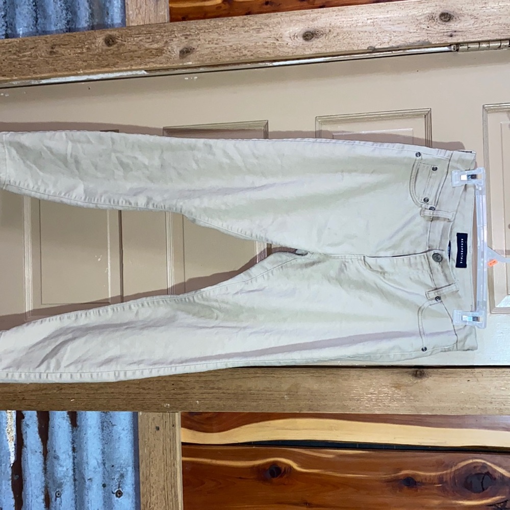 Slightly worn Reg. 8 Aéropostale High Rise Curvy Jeggings